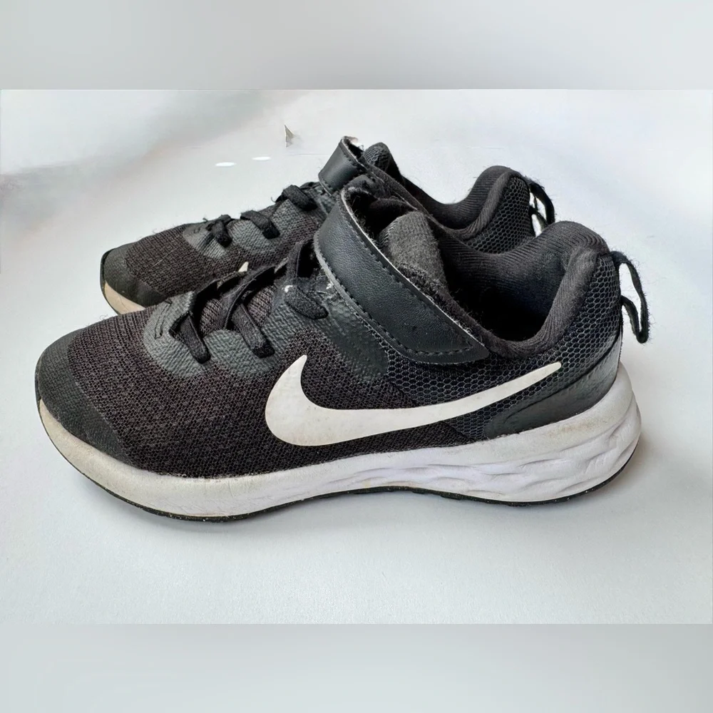 Nike Kids Black & White Sneakers - Picture 3 of 13